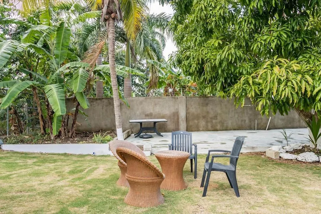 La Rose Apartment مونتيغو باي 0*,